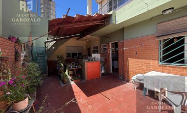 Casa multifamiliar, 6 ambientes, terraza propia, boedo