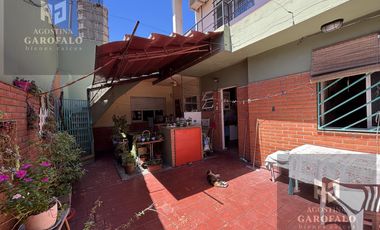 Casa multifamiliar, 6 ambientes, terraza propia, boedo