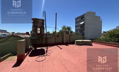 Casa multifamiliar, 6 ambientes, terraza propia, boedo