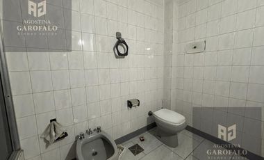 Casa multifamiliar, 6 ambientes, terraza propia, boedo