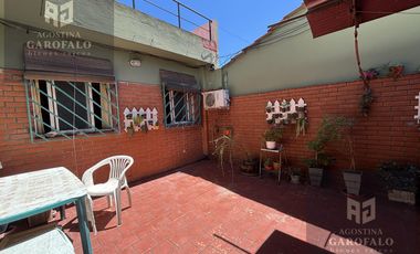 Casa multifamiliar, 6 ambientes, terraza propia, boedo