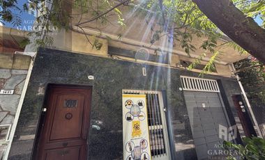 Casa multifamiliar, 6 ambientes, terraza propia, boedo