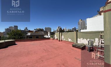 Casa multifamiliar, 6 ambientes, terraza propia, boedo