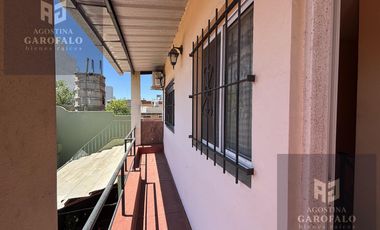 Casa multifamiliar, 6 ambientes, terraza propia, boedo