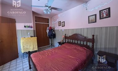 Casa multifamiliar, 6 ambientes, terraza propia, boedo