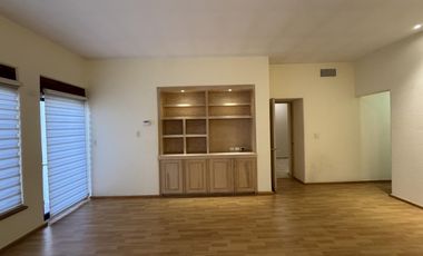 CASA EN VENTA DE UNA PLANTA EN TROJES DE KRISTAL, AGUASCALIENTES