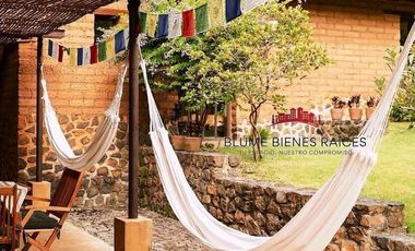 Renta casa en Malinalco, con alberca y gran jardín