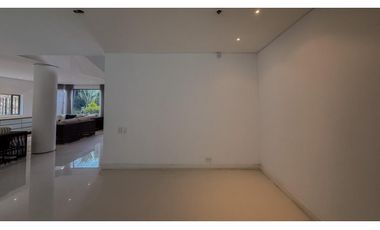 Casa de dos niveles para la renta tradicional en la Cola del Zorro