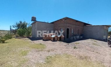 ALQUILER PREDIO CON OFICINA - CENTENARIO