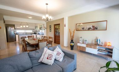 IMPECABLE CASA EN ARROYO LEYES