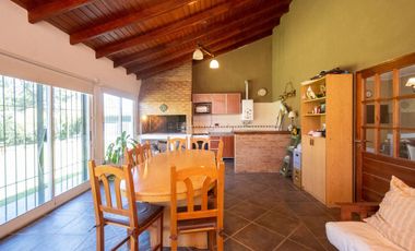 IMPECABLE CASA EN ARROYO LEYES