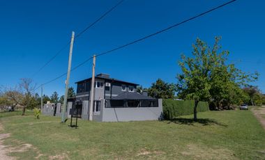 IMPECABLE CASA EN ARROYO LEYES