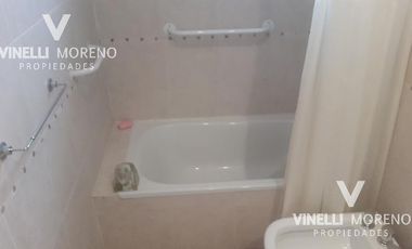 2 amb al frente con balcón! Impecable!