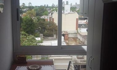 2 amb al frente con balcón! Impecable!