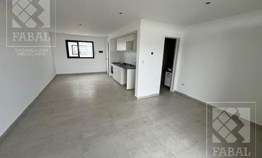 Departamento venta centro, monoambiente con cocina, baño y balcón; cochera opcional