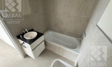Departamento venta centro, monoambiente con cocina, baño y balcón; cochera opcional