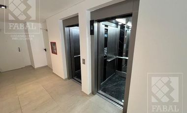 Departamento venta centro, monoambiente con cocina, baño y balcón; cochera opcional