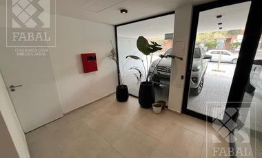 Departamento venta centro, monoambiente con cocina, baño y balcón; cochera opcional