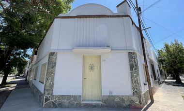 Casa en alquiler en Lujan centro para uso comercial