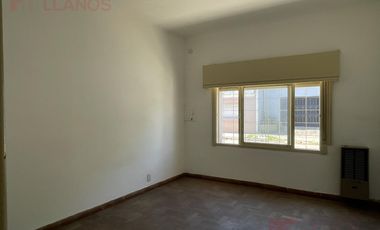 Casa en alquiler en Lujan centro para uso comercial