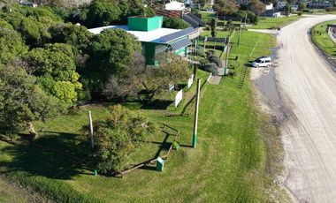 Complejo en venta sobre 4 lotes  con frente a la Laguna de Mar Chiquita