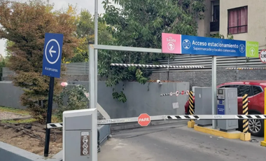 Venta Estacionamiento y Bodega Las Condes/ Destino Comercial