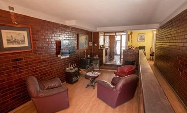 Casa 2 Pisos mas mansarda, 236Mts2 / Ñuñoa