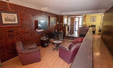 Casa 2 Pisos mas mansarda, 236Mts2 / Ñuñoa