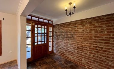 Se Arrienda Renovada Casa en el centro de Olmué