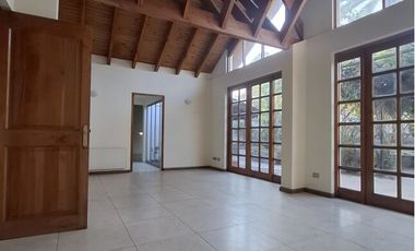 ¡EN ARRIENDO! Casa Colonial Recién Remodelada en Providencia