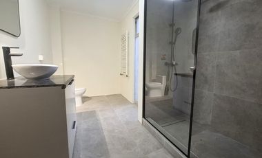 ¡EN ARRIENDO! Casa Colonial Recién Remodelada en Providencia