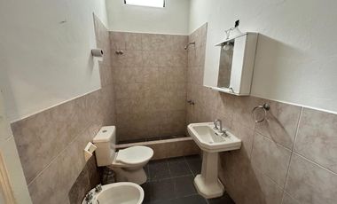 casa en alquiler tres ambientes en lujan calle Ituzaingó
