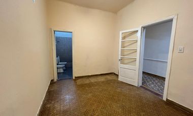 casa en alquiler tres ambientes en lujan calle Ituzaingó