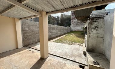 casa en alquiler tres ambientes en lujan calle Ituzaingó