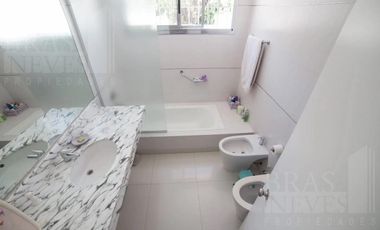Residencia exclusiva totalmente renovada en Olivos!