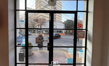 Constitución  y Ayacucho - Local en esquina - Venta - San Fernando