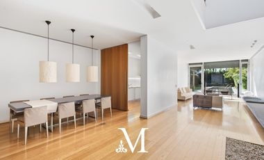 Exclusiva casa con jardin, pileta y cochera en Barrio Parque