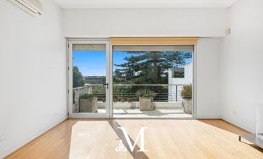 Exclusiva casa con jardin, pileta y cochera en Barrio Parque