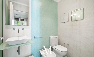 Exclusiva casa con jardin, pileta y cochera en Barrio Parque