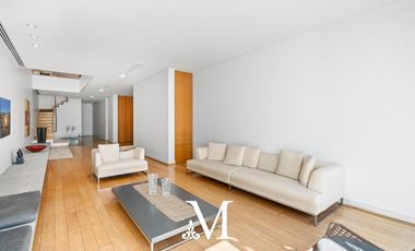 Exclusiva casa con jardin, pileta y cochera en Barrio Parque