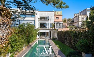 Exclusiva casa con jardin, pileta y cochera en Barrio Parque
