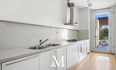 Exclusiva casa con jardin, pileta y cochera en Barrio Parque