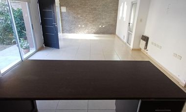 Casa en Alquiler en La Sexta Sección, Ciudad| 3 dormitorios, 3 baños, cochera, pileta
