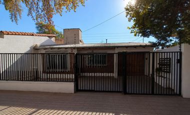 Casa en Alquiler en La Sexta Sección, Ciudad| 3 dormitorios, 3 baños, cochera, pileta