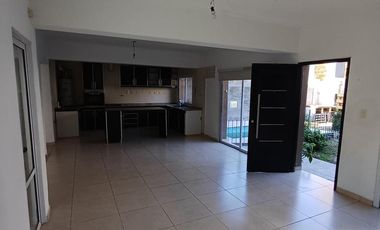 Casa en Alquiler en La Sexta Sección, Ciudad| 3 dormitorios, 3 baños, cochera, pileta