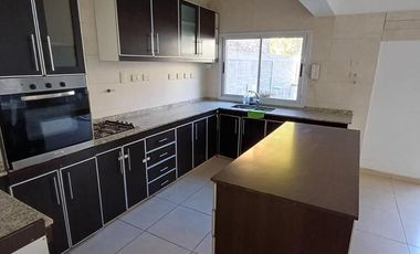 Casa en Alquiler en La Sexta Sección, Ciudad| 3 dormitorios, 3 baños, cochera, pileta