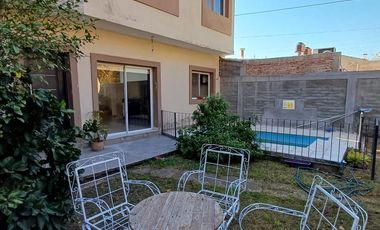 Casa en Alquiler en La Sexta Sección, Ciudad| 3 dormitorios, 3 baños, cochera, pileta