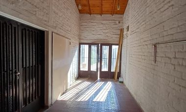 Casa en Alquiler en La Sexta Sección, Ciudad| 3 dormitorios, 3 baños, cochera, pileta