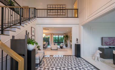 Luxury house for sale, Setthasiri, Bang Na Km. 10, the potential location on the main road near Mega Bangna
