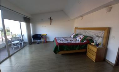 SE VENDE HERMOSO PENTHOUSE EN ALGARRA 3